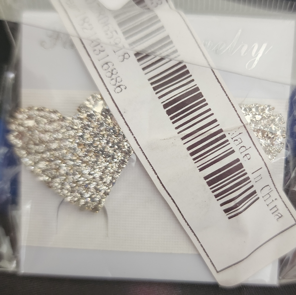 Earing - Picture 5 of 5